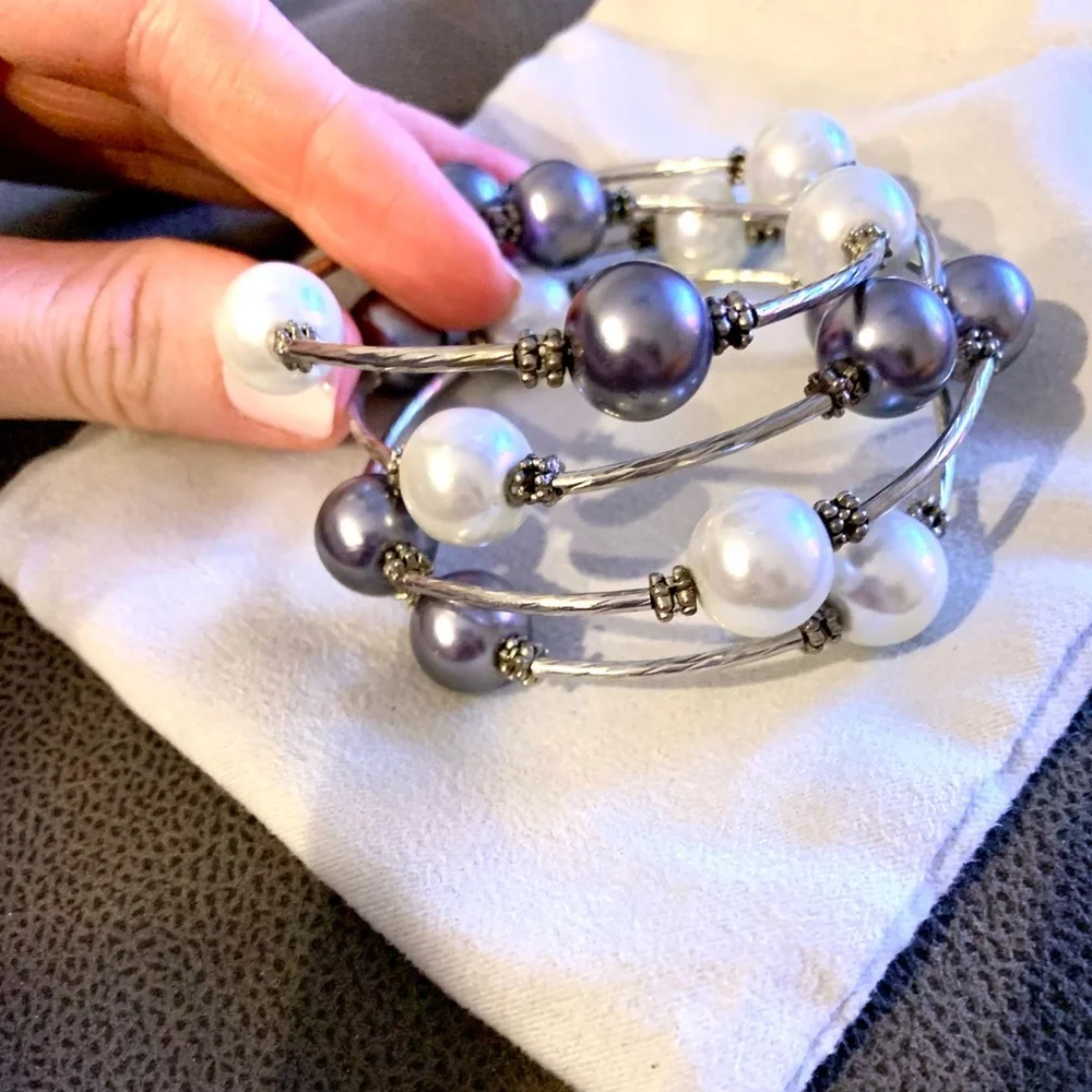 Wrap bracelet silver with black and white pearls - Picture 2 of 4